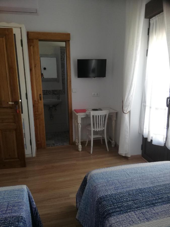Hostal El Lugar De La Mancha Argamasilla de Alba Dış mekan fotoğraf
